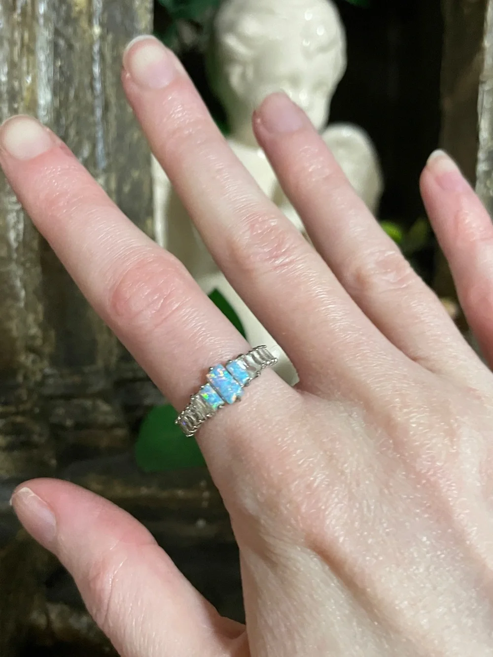 Opalescent Oval Sterling-Style Ring in White Iridescent